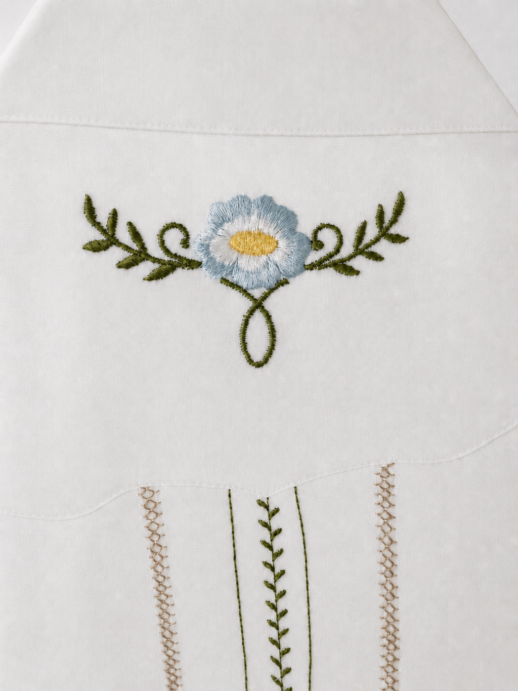 Mar de Lino – Embroidered Linen Two-Piece Outfit