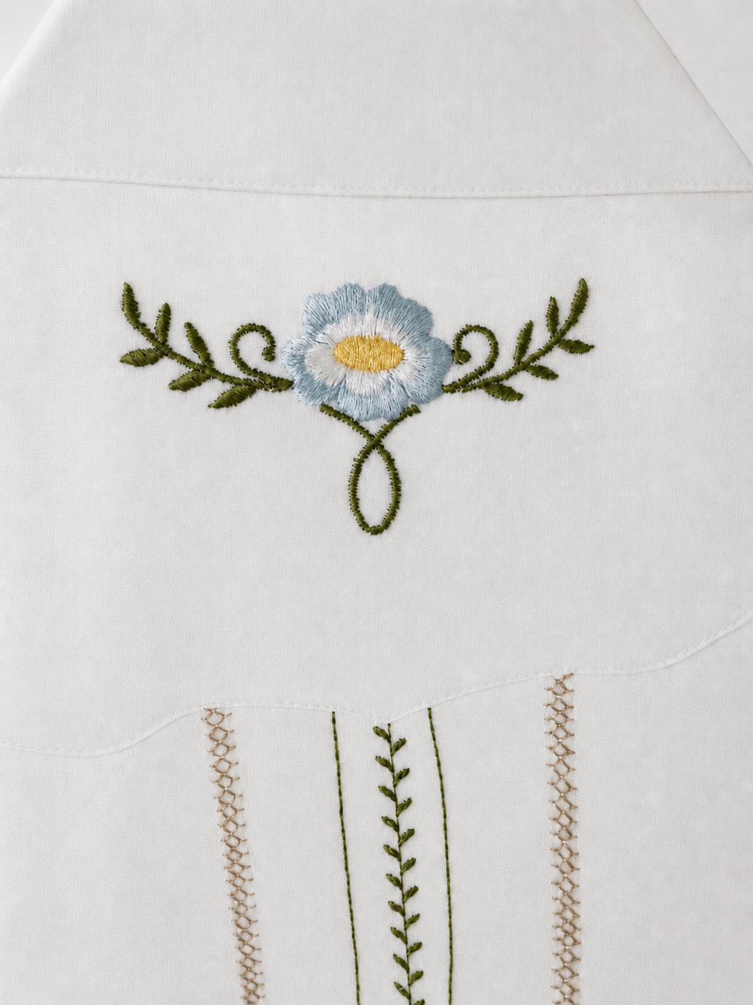 Mar de Lino – Embroidered Linen Two-Piece Outfit