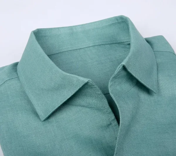 A close up of the collar on a shirt