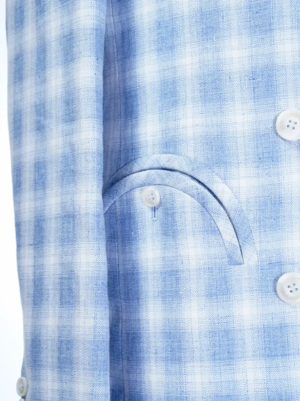 A close up of the buttons on a shirt